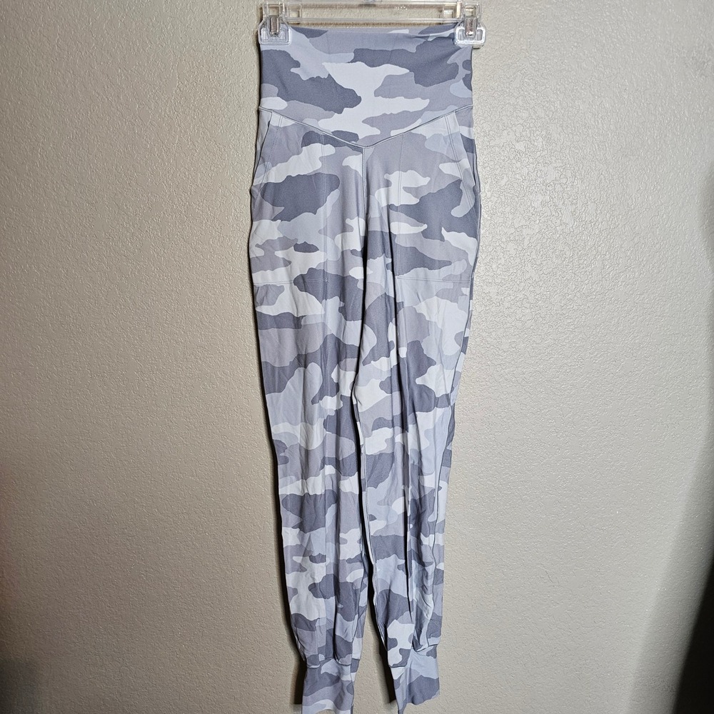OFFLINE by Aerie‎ Camo Jogger Pants Small Long Grey White Activewear